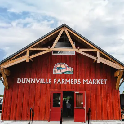 Red building with Dunnville farmers market sign
